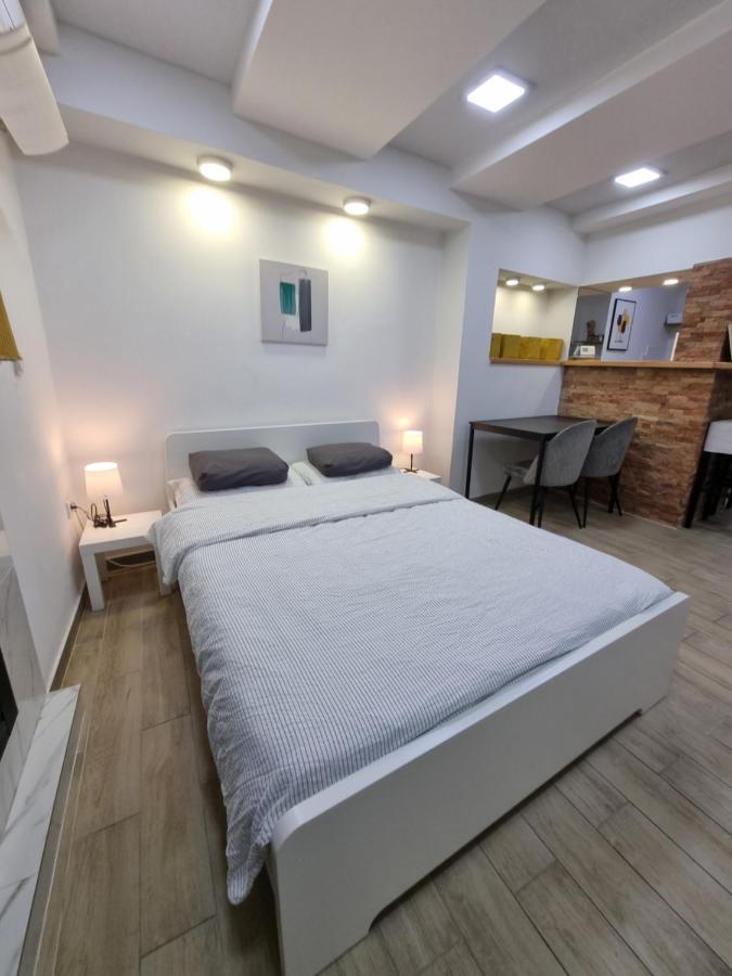 Elegant Yellow Submarine Apartment Белград Екстериор снимка