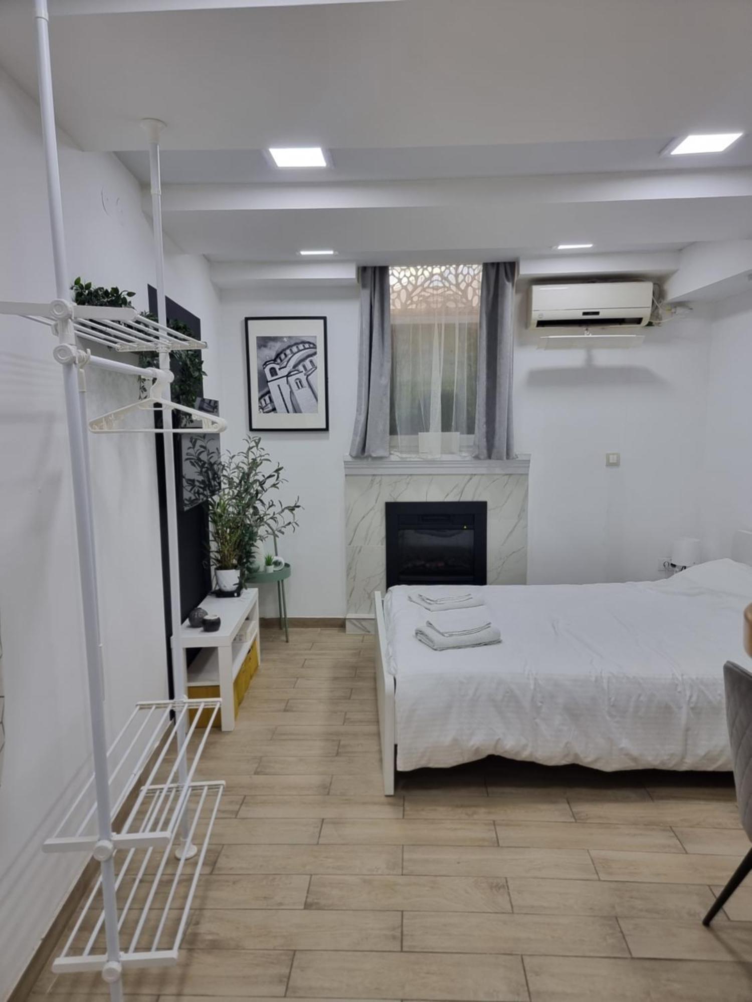 Elegant Yellow Submarine Apartment Белград Екстериор снимка